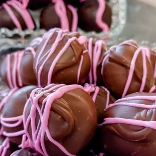 Strawberry frappé in milk and dark chocolate for a limited time!