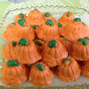 Pumpkin spice molded pumpkins