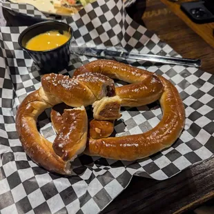 Pretzel starter with queso