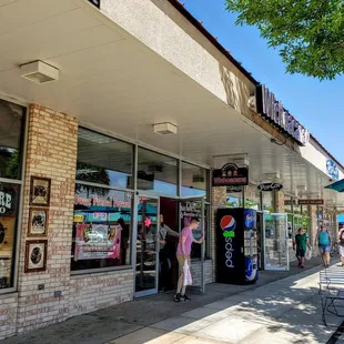 Storefront for Wlchoacana