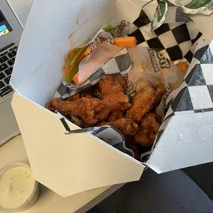 8 medium wings and tots