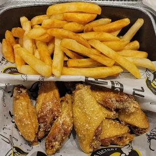 8pc garlic parmesan combo with fries &amp; a drink