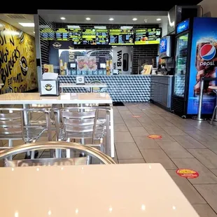the interior of a fast food restaurant