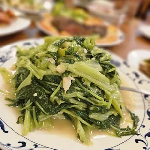 a plate of broccoli on a table