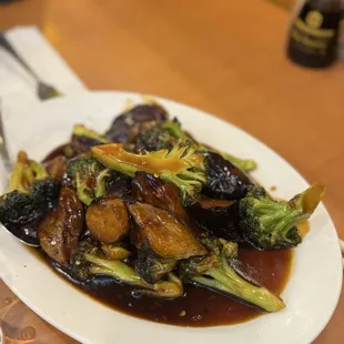 Broccoli and eggplant in garlic sauce