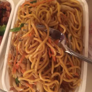 Vegetable lo mein