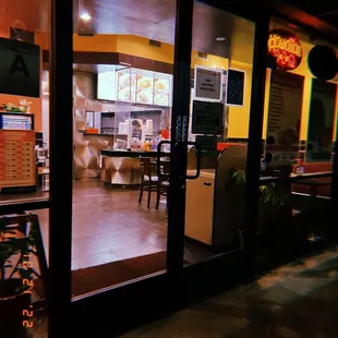 the outside of a restaurant