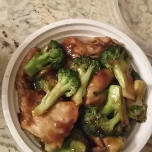 Chicken &amp; broccoli, solid meal