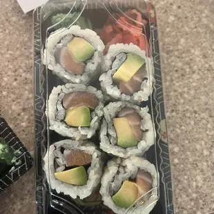 Salmon Avocado roll