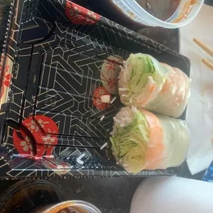 Vietnamese spring rolls (note comes with 4 halves)