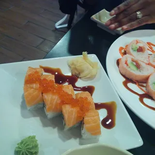 SALMON ROLL
