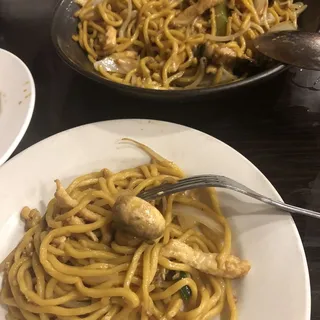 CHICKEN LO MEIN