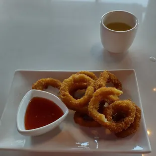 Calamari with sweet chili sauce- no garnish.