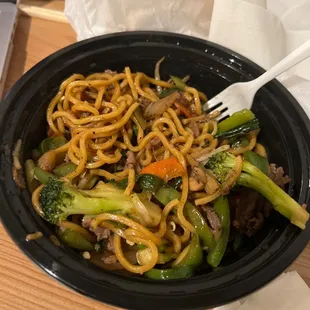 Custom Lo mein noodle bowl with beef, Szechuan spicy sauce and veggies!