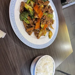 Generous Szechuan beef with great fresh vegetables  !!