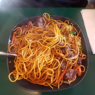 Garlic beef chow mein.