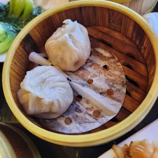 Soup dumplings (good filling, thick dumpling wrap)