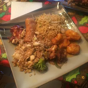 Favorite dishes sweet and sour chicken, chicken fried rice, General gsos, egg rolls, Hunan chicken and chicken Lomein! Delicious!