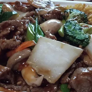 The sauce is perfect and veggies are fresh!