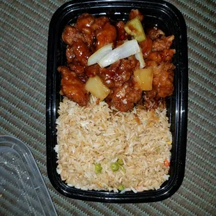 We got the completely wrong order. This is not white rice &amp; mango chicken. Refer to my review.