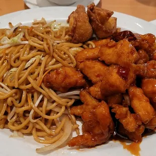 General chicken chow mein combo