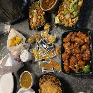 S10. General Tso&apos;s Chicken Vegetable Egg Foo Young Chicken Chicken with Almond Ding Chicken with Mixed Vegetable Hot Sour Soup Crab Rangoon