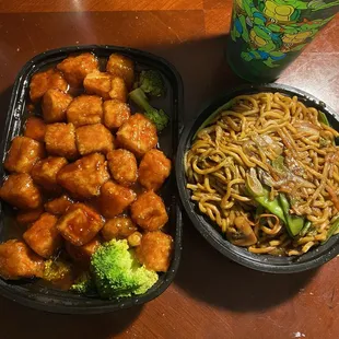 General Tso&apos;s Tofu &amp; Vegetable Lo Mein 333