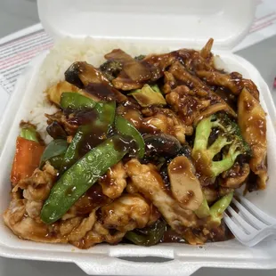 L13. Hunan Chicken Lunch