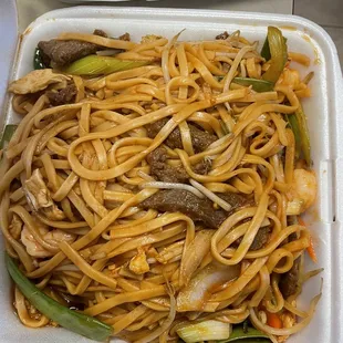 Spicy Combination Lo Mein