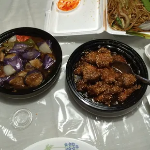 Eggplants in garlic sauce on left &amp; sesame chicken on right.