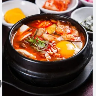 Spicy tofu soup (beef or seafood)