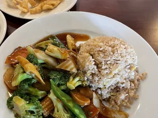 Lin's Cafe Asian Cuisine