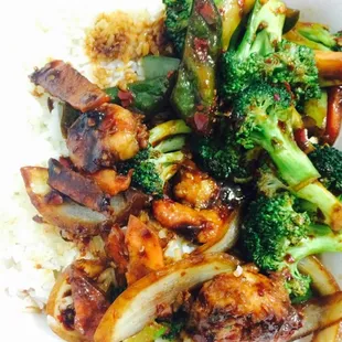 a plate of stir fried vegetables