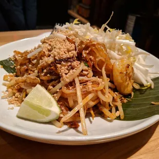 Pad thai. So gooooood!