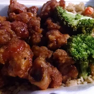 General Tso&apos;s Combo Plate