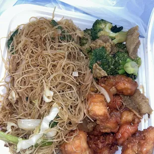 3-item combo (glass noodles, sweet and sour chicken, beef and broccoli)