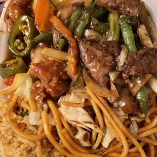 House spicy chicken and beef w green beans