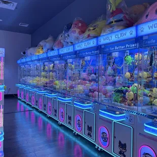 Vibrant claw machines