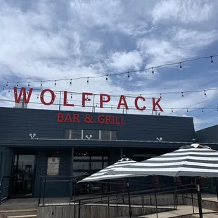 the outside of the restaurant