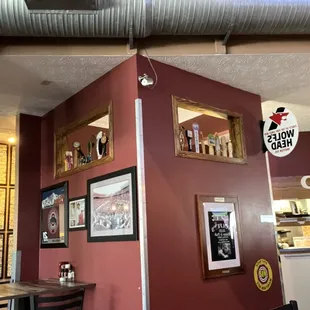 Decorations by the bathroom