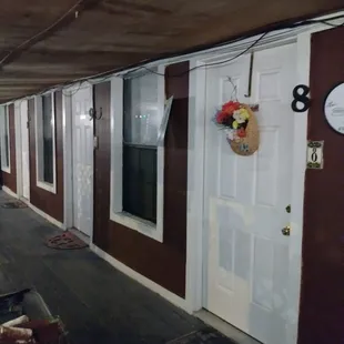 Single rooms at the Wolff Motel