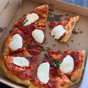 Margherita pizza. In tagalog walang kwenta hahaha doesn&apos;t taste much $15 of nothing.. just buy somewhere else