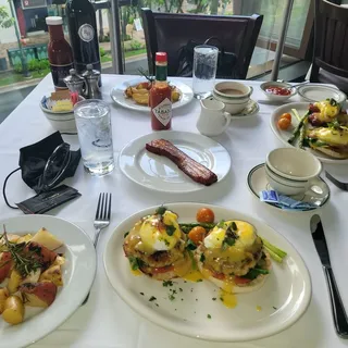 Eggs Benedict - Classic