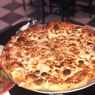 Medium Cheese Pie (FYI  cheese is NOT included) LMAO!!!! It&apos;s EXTRA! No seriously!