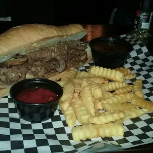 I ordered the French dip sandwich comes with ff  and a pickle,everything was nice and hot and the bun was very fresh