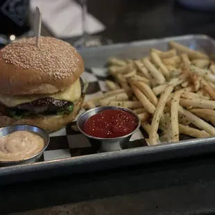 Burger &amp; Beer week special. Oct 2022