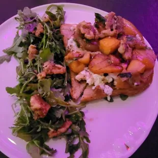 Burrata toast with peaches