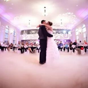 Wedding lighting at Woman&apos;s Club of Lodi. By www.litesacramento.com