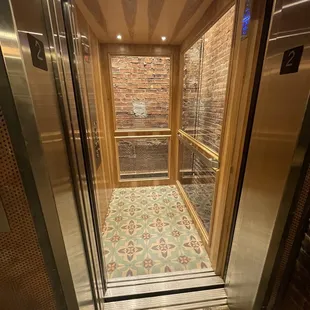 Glass elevator