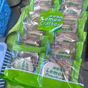 Lemon crackers